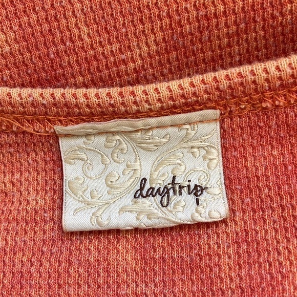 Buckle Daytrip Mineral Wash Thermal Distressed Long Sleeve Top - Picture 9 of 10